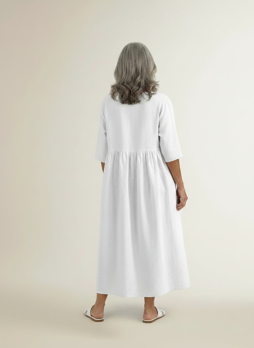 Back pose of the model wearing Zomerse midi-jurk met casual snit voor dames
