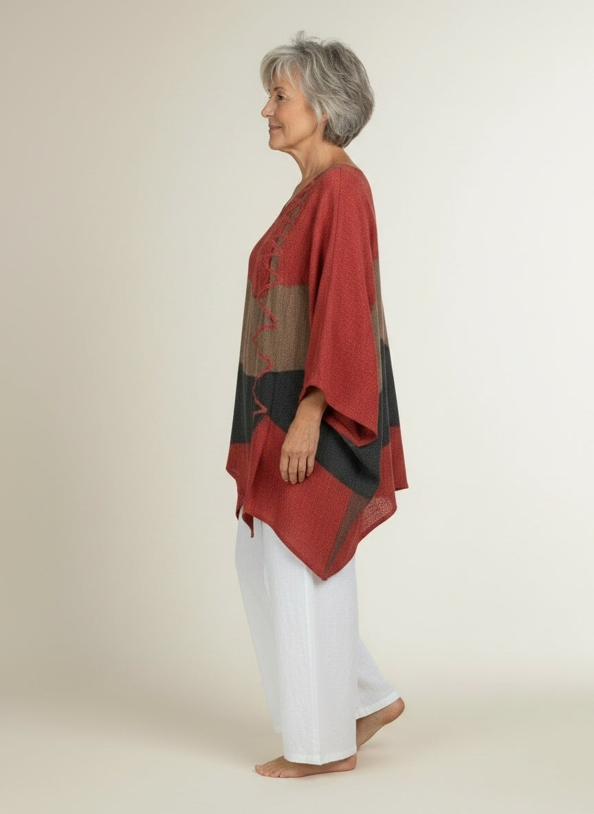 Side profile of the model wearing T-shirt voor dames – casual snit en tijdloos comfort