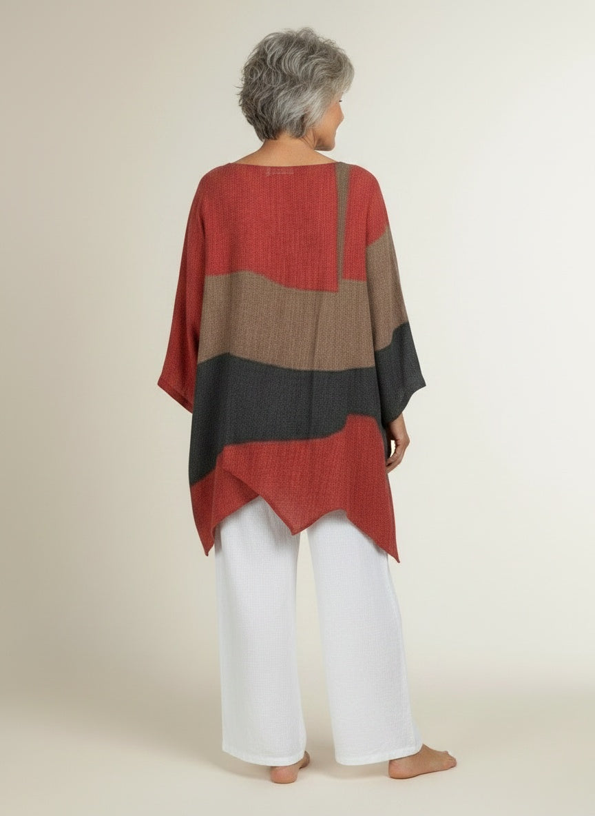 Back pose of the model wearing T-shirt voor dames – casual snit en tijdloos comfort