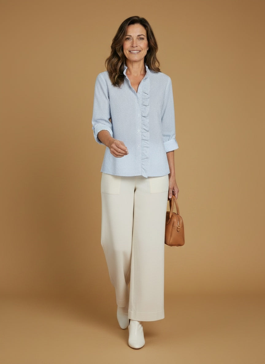 Full body view of the model wearing Blouse met ruffles en lange mouwen voor dames – vrouwelijk en veelzijdig