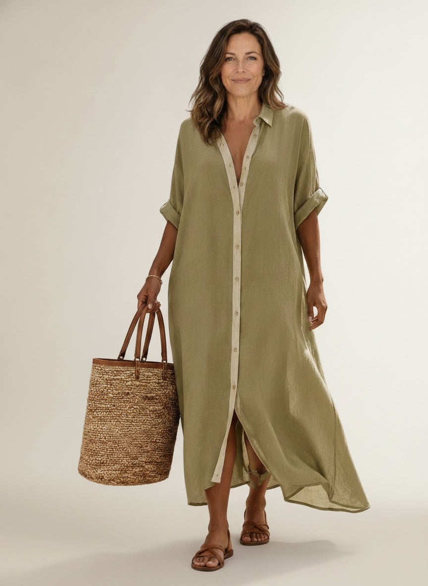 Full body view of the model wearing Maxi-jurk met korte mouwen en knoopsluiting voor dames