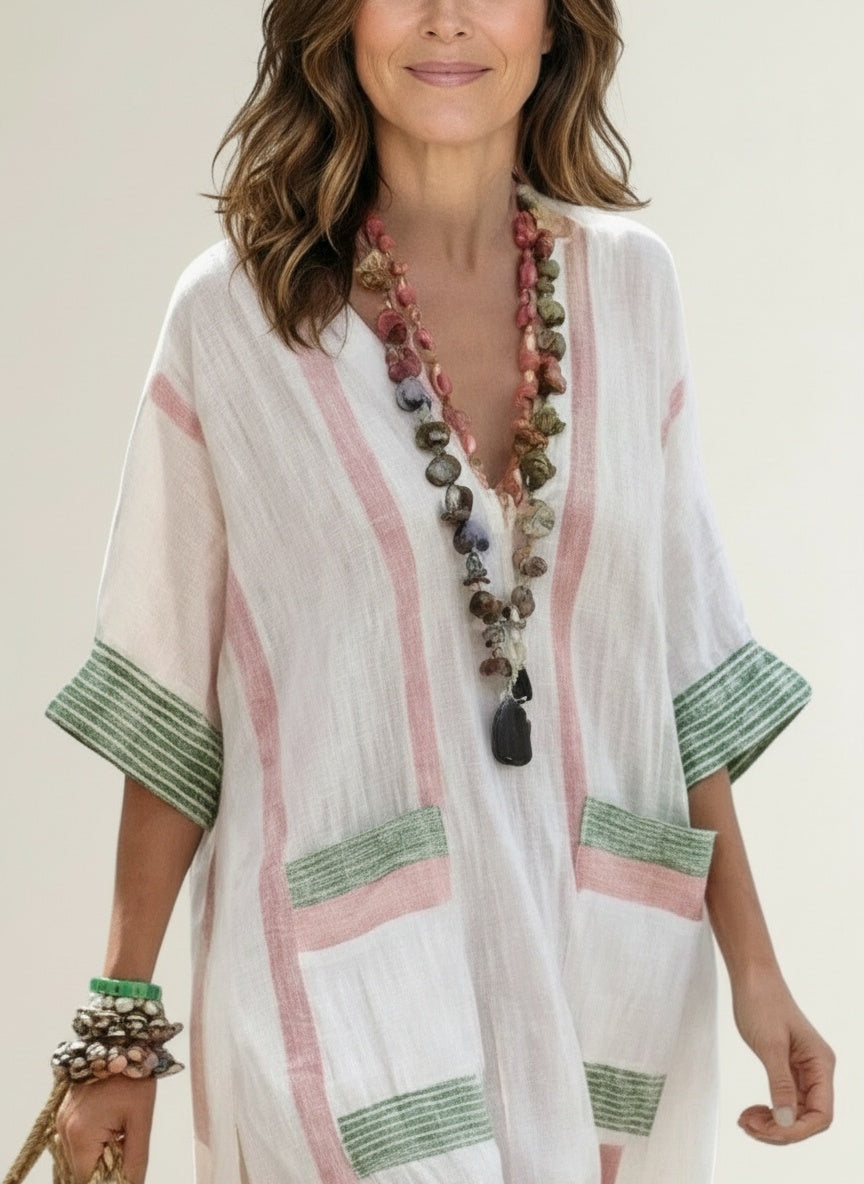Close-up of the model wearing Maxi zomerjurk met zakken voor dames – luchtig en bohemien