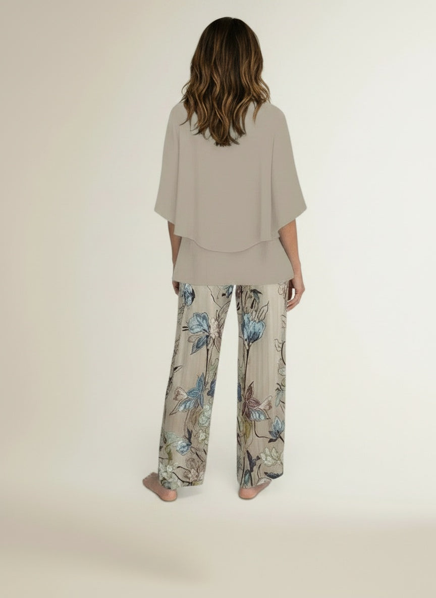 Back pose of the model wearing Twee-delige zomerset voor dames met top en broek