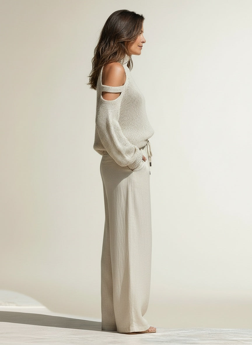Side profile of the model wearing Zomerset met col en wijde broek voor dames – elegant en luchtig