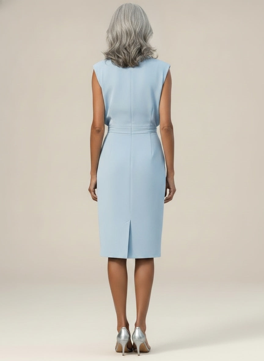Back pose of the model wearing Midi cocktailjurk met keyhole hals en geplooide taille voor dames – mouwloos en verfijnd
