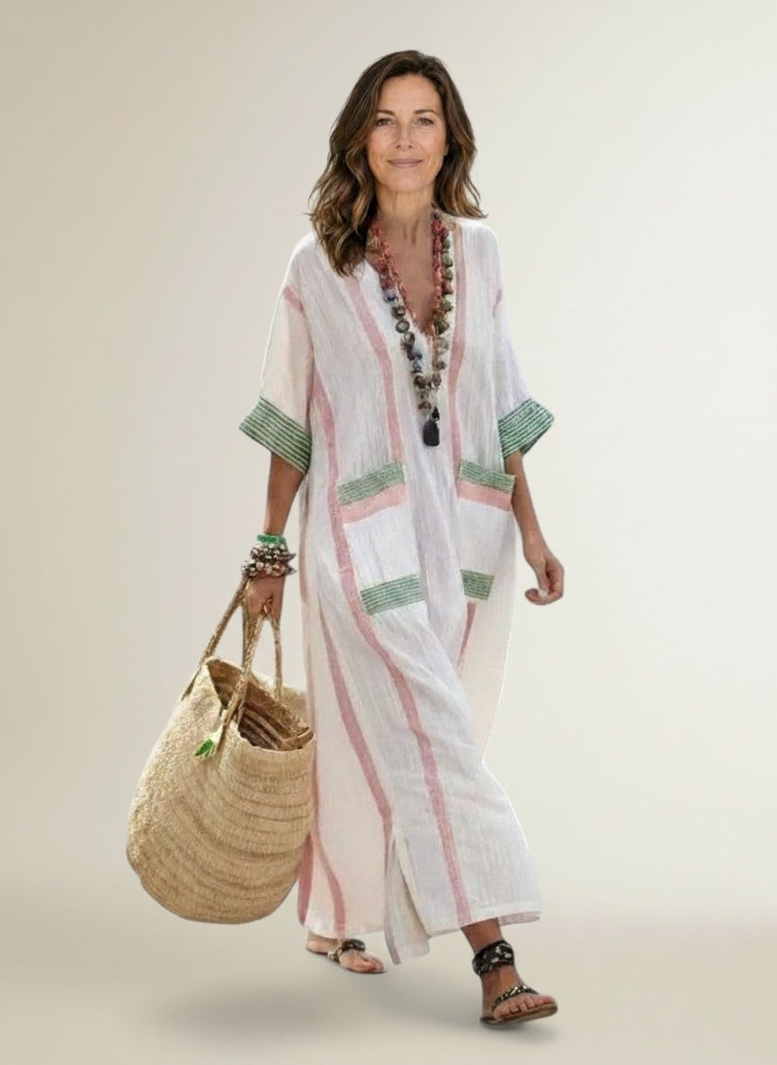 Full body view of the model wearing Maxi zomerjurk met zakken voor dames – luchtig en bohemien