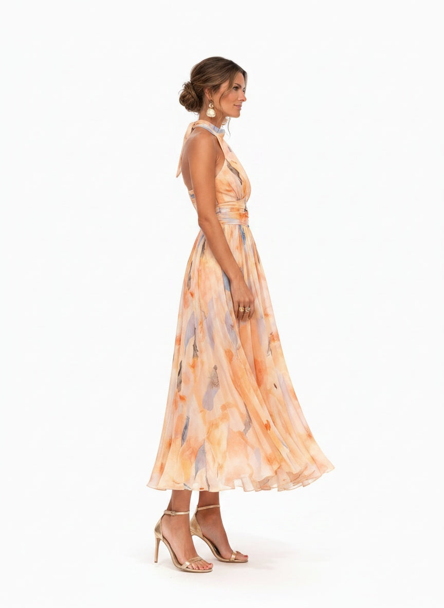 Side profile of the model wearing Maxi jurk met bloemenprint en open rug voor dames – elegant voor bruiloften