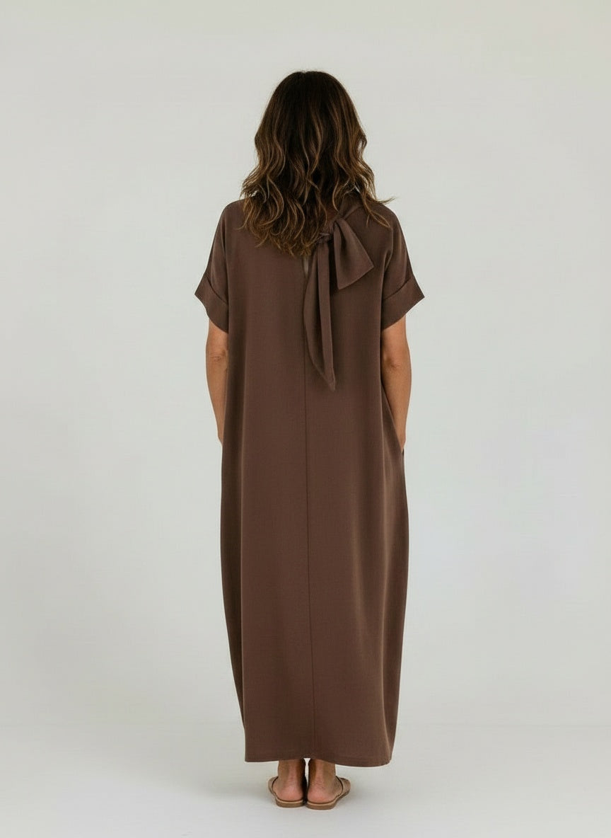 Back pose of the model wearing Maxi-jurk met zakken voor dames – luchtig en zomers