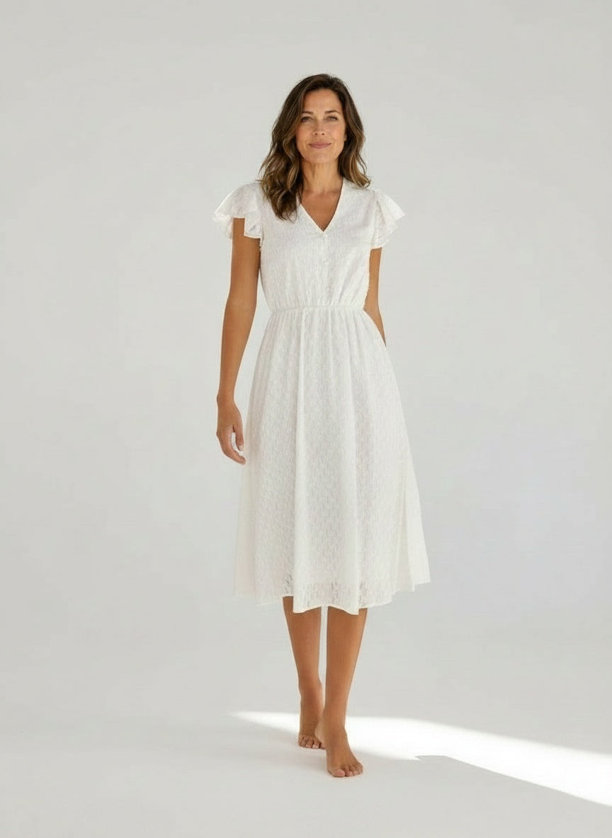 Full body view of the model wearing Midi zomerjurk met V-hals en korte mouwen met ruffles voor dames