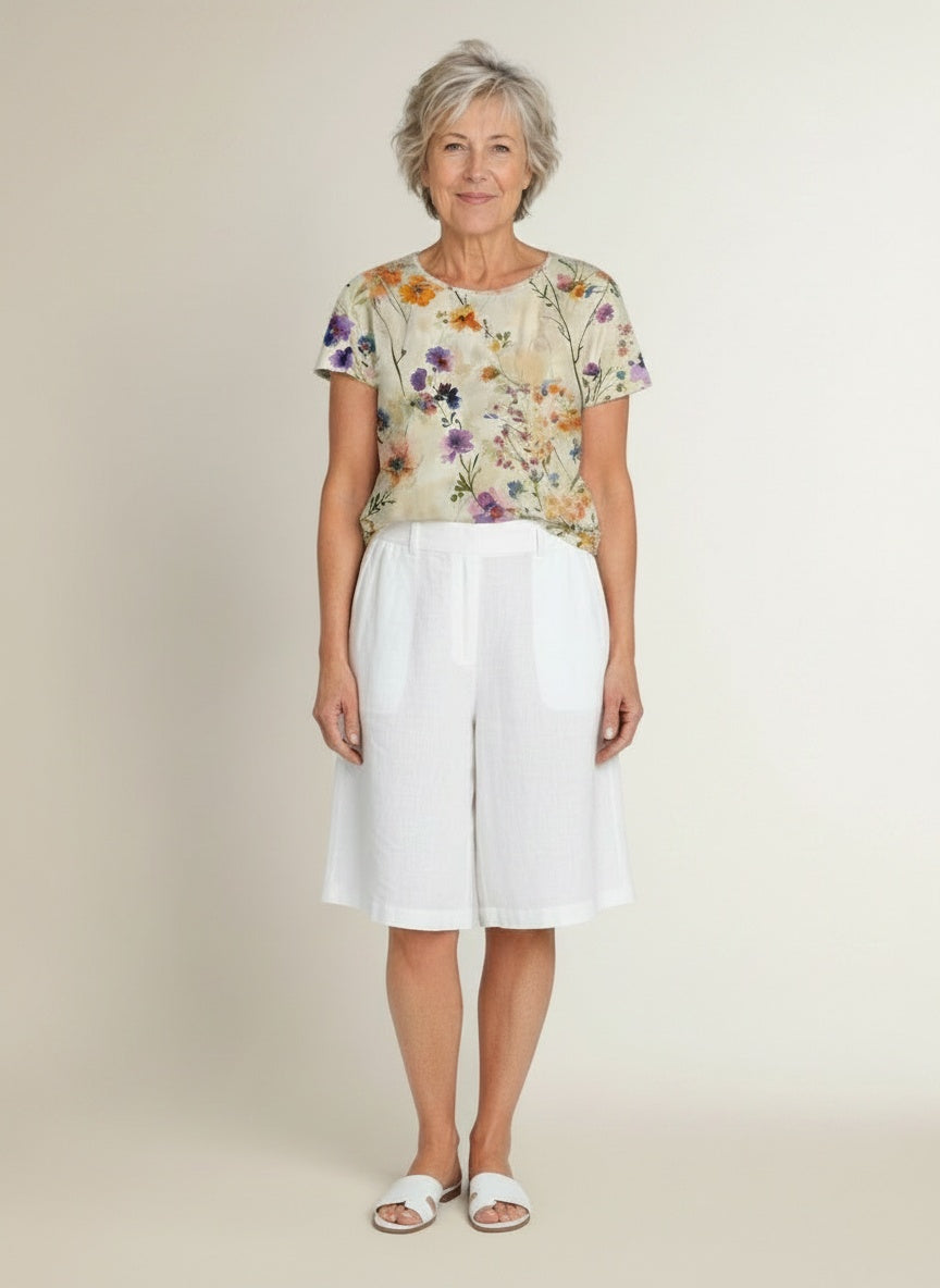 Full body view of the model wearing T-shirt met bloemenprint en ronde hals voor dames – rayon stretch