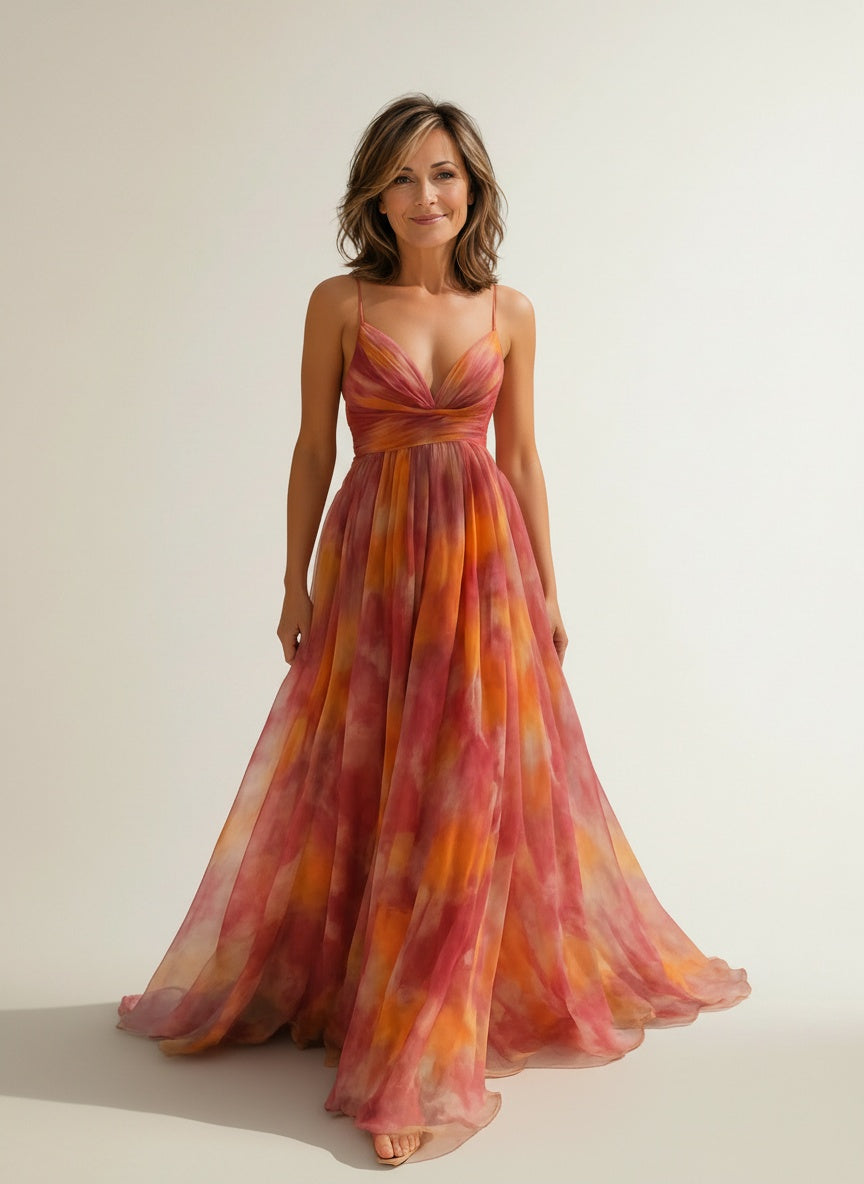 Full body view of the model wearing Zomerjurk met bloemenprint en open rug voor dames – luchtig en vrouwelijk