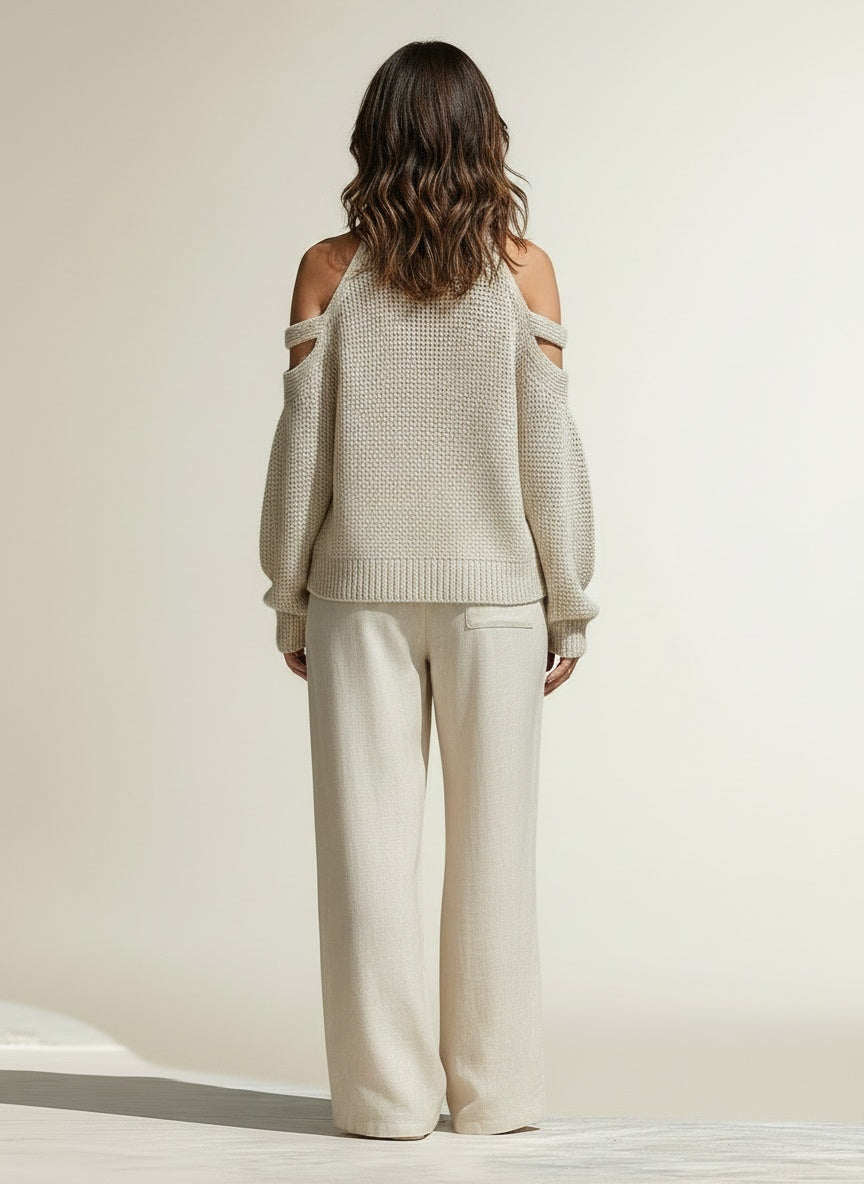 Back pose of the model wearing Zomerset met col en wijde broek voor dames – elegant en luchtig