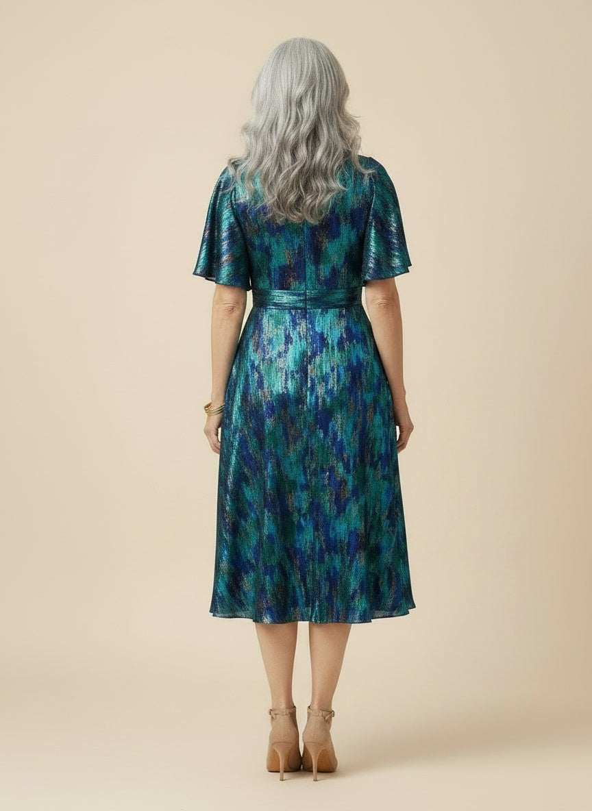 Back pose of the model wearing Midi zomerjurk met V-hals en bloemenprint voor dames