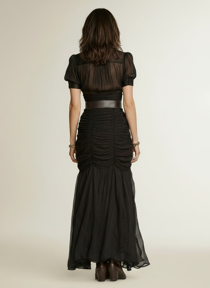 Back pose of the model wearing Maxi-jurk met knoopsluiting en korte mouwen voor dames – met split