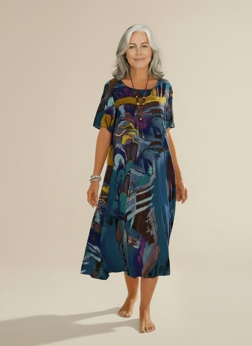 Full body view of the model wearing Zomerjurk met ruime snit voor dames – luchtig en veelzijdig